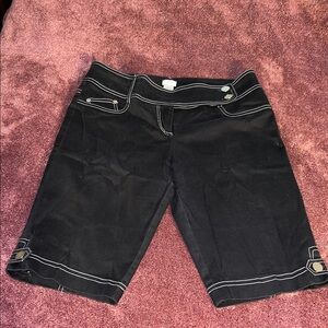 Cache Black Shorts with Contrasting Stitching